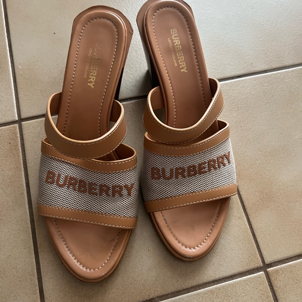 Burberry Tan Brown Sandals With Logo Strap